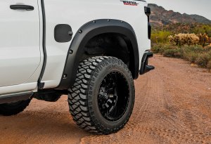 Chevrolet Silverado 1500 Fender Flares - Rough Country - Simulated riveted look - Flat Black - '22-'25
